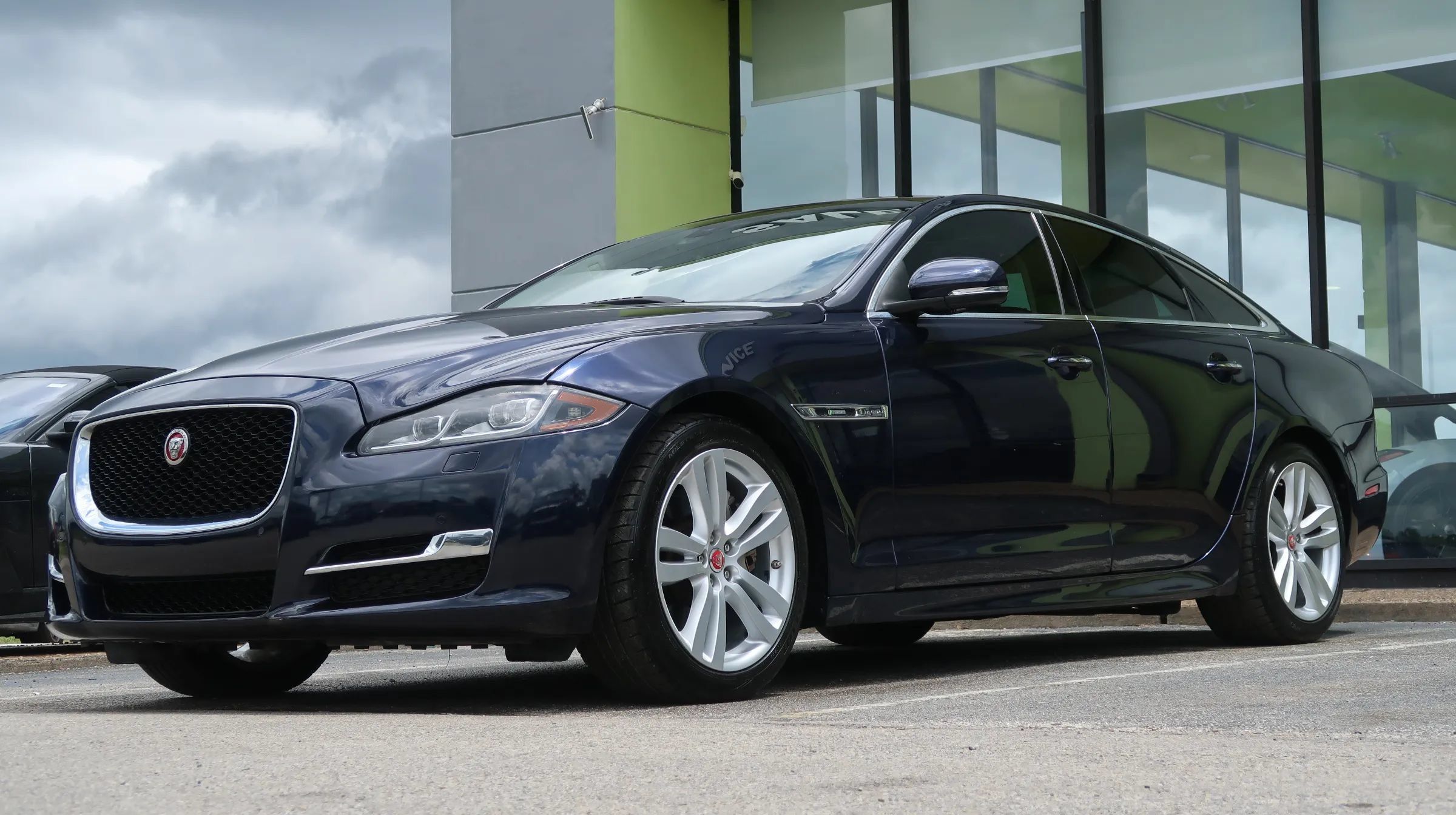 Used 2016 Jaguar XJ R-Sport RWD image 6