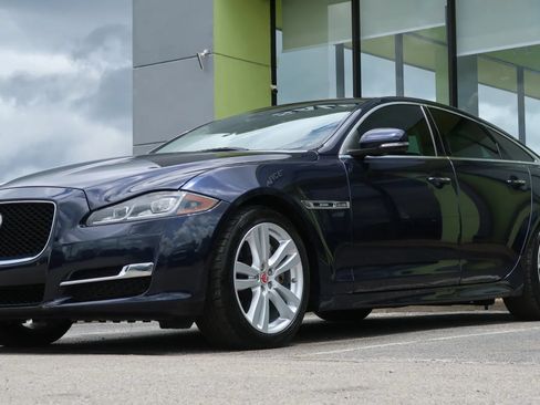 Used 2016 Jaguar XJ R-Sport RWD image 6