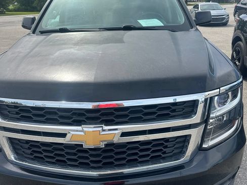 Used 2017 Chevrolet Suburban LT RWD image 3