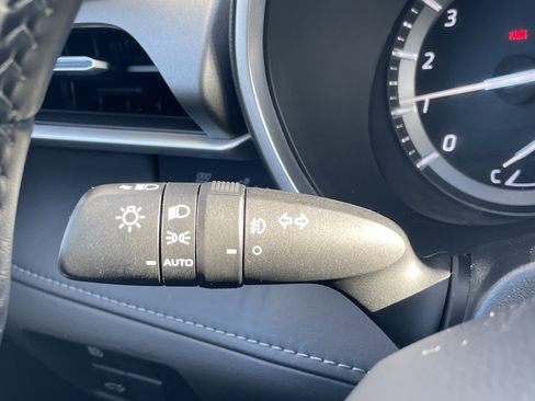 Used 2021 Toyota Highlander XLE image 17