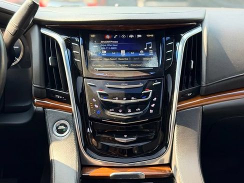 Used 2018 Cadillac Escalade ESV Premium Luxury AWD/4WD image 24