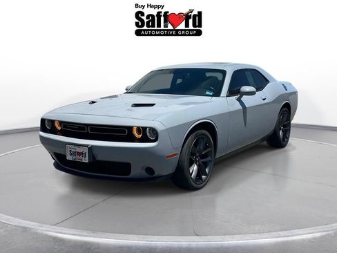 Used 2021 Dodge Challenger SXT RWD image 1