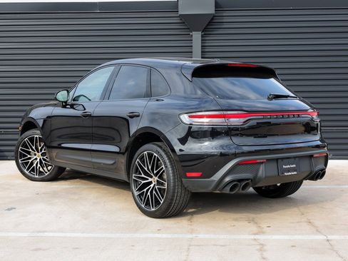 Certified 2024 Porsche Macan image 3