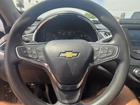 Used 2018 Chevrolet Malibu LT FWD image 11