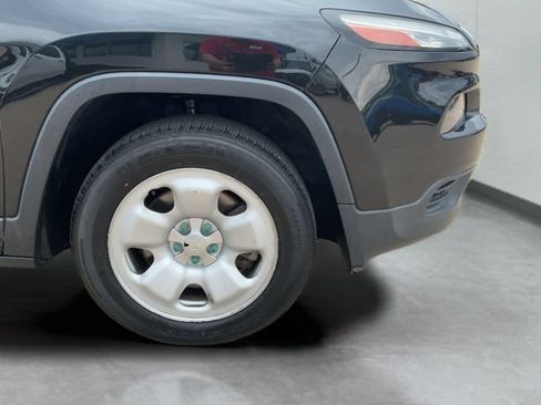 Used 2016 Jeep Cherokee Sport FWD image 52