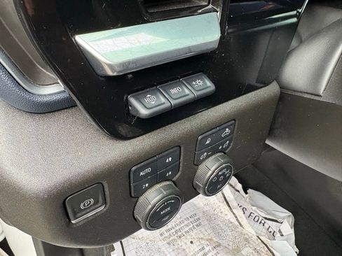 Used 2022 Chevrolet Silverado 1500 High Country w/ Technology Package image 25