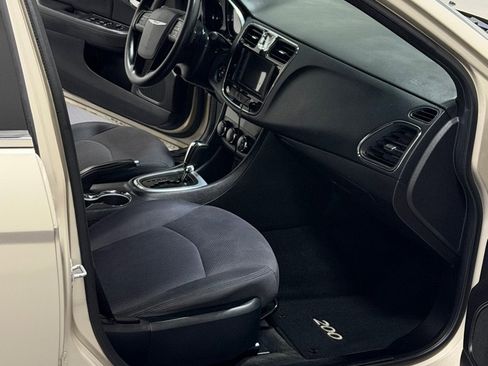 Used 2014 Chrysler 200 LX image 11
