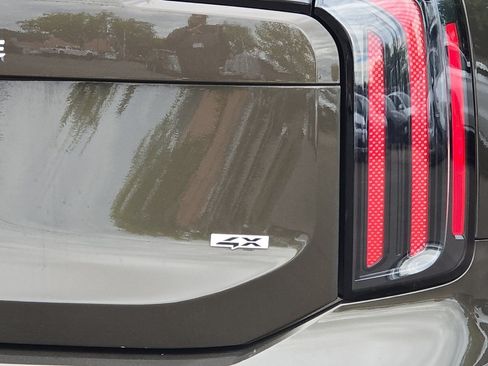 Used 2024 Kia Telluride EX w/ EX Captain's Chair Package AWD/4WD image 38