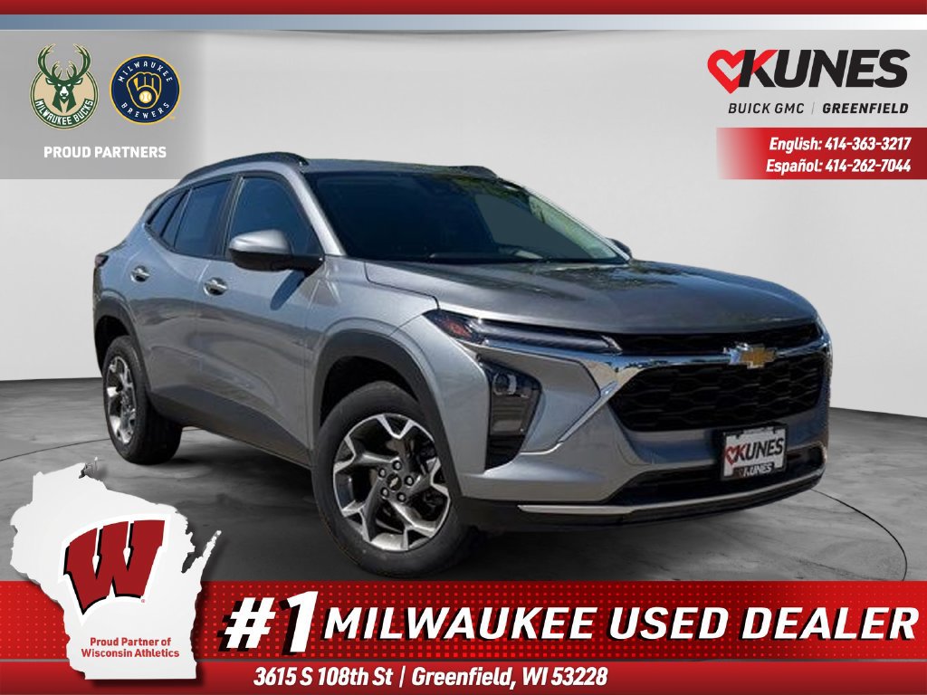 Used 2025 Chevrolet Trax LT FWD image 1