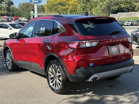 Used 2022 Ford Escape Titanium image 8