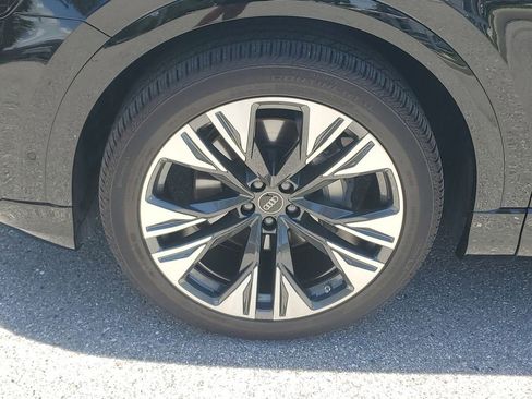 Certified 2025 Audi Q8 Premium Plus w/ Premium Plus Package AWD/4WD image 12