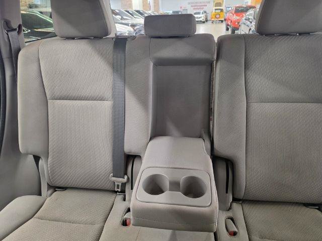 Used 2018 Toyota Highlander LE w/ Carpet Mat Package (TMS) FWD image 38
