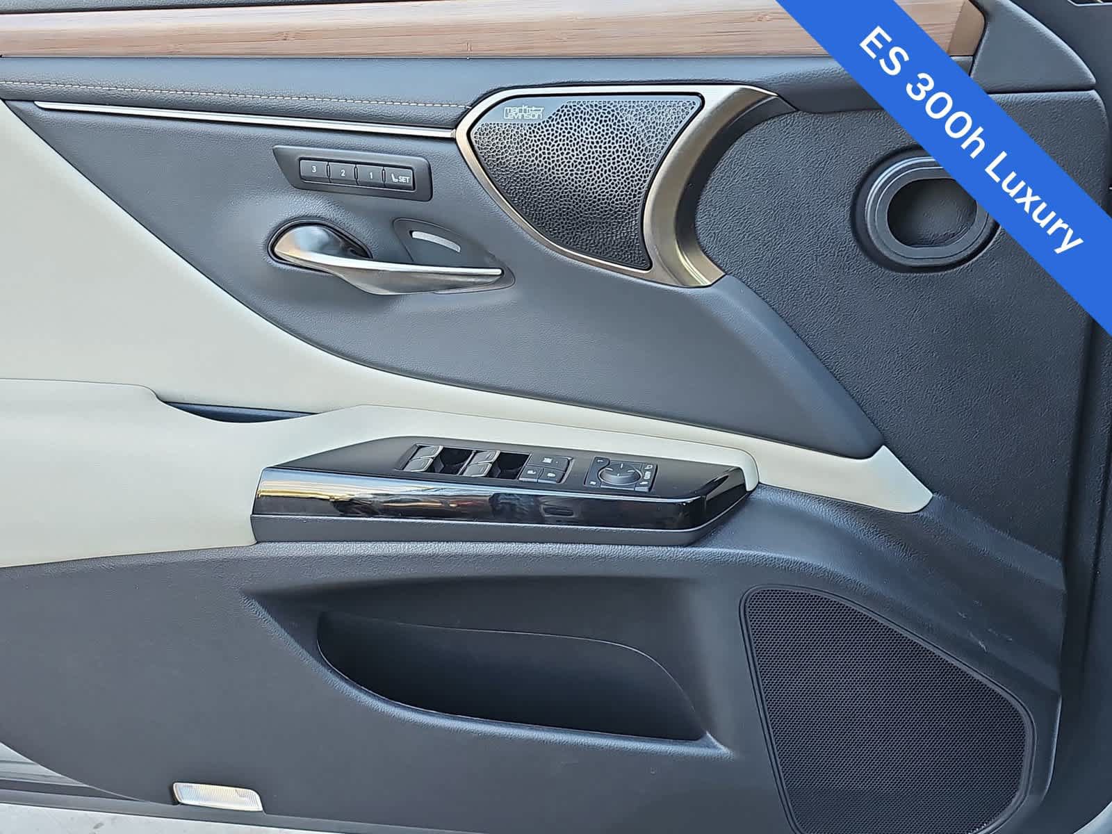 Used 2024 Lexus ES 300h w/ Accessory Package (Z1) FWD image 27