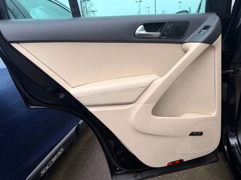 Used 2014 Volkswagen Tiguan SEL image 17