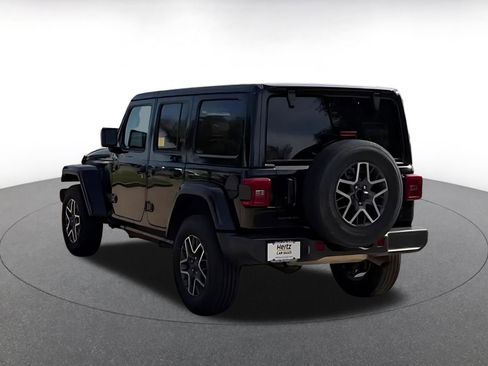 Used 2025 Jeep Wrangler Sahara image 14