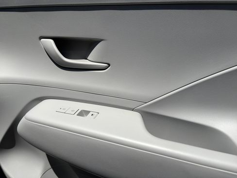 Certified 2025 Hyundai Kona SEL AWD/4WD image 16