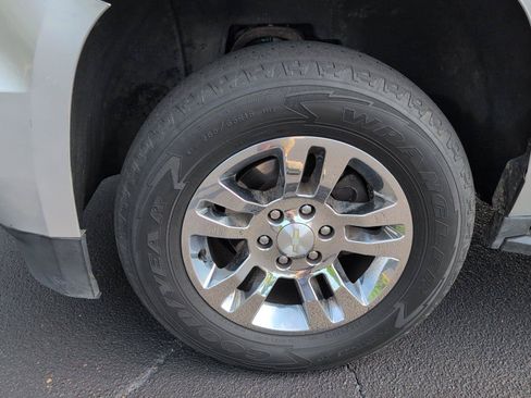 Used 2017 Chevrolet Suburban LT AWD/4WD image 11