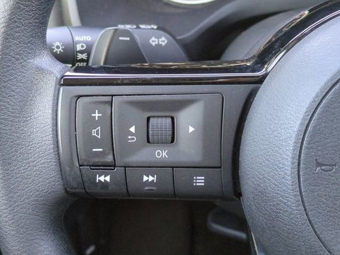 Used 2023 Nissan Rogue SV image 23