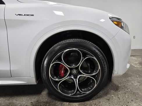 Used 2022 Alfa Romeo Stelvio Veloce image 65