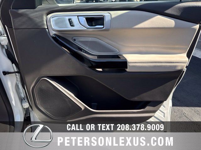 Used 2023 Ford Explorer Platinum w/ Technology Package AWD/4WD image 12