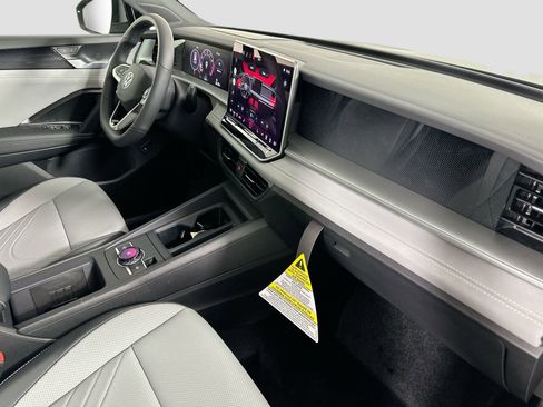 New 2026 Volkswagen Tiguan SE R-Line image 27