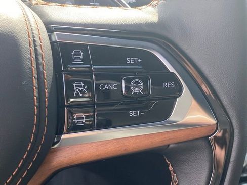 New 2025 Jeep Grand Cherokee L Summit AWD/4WD image 18