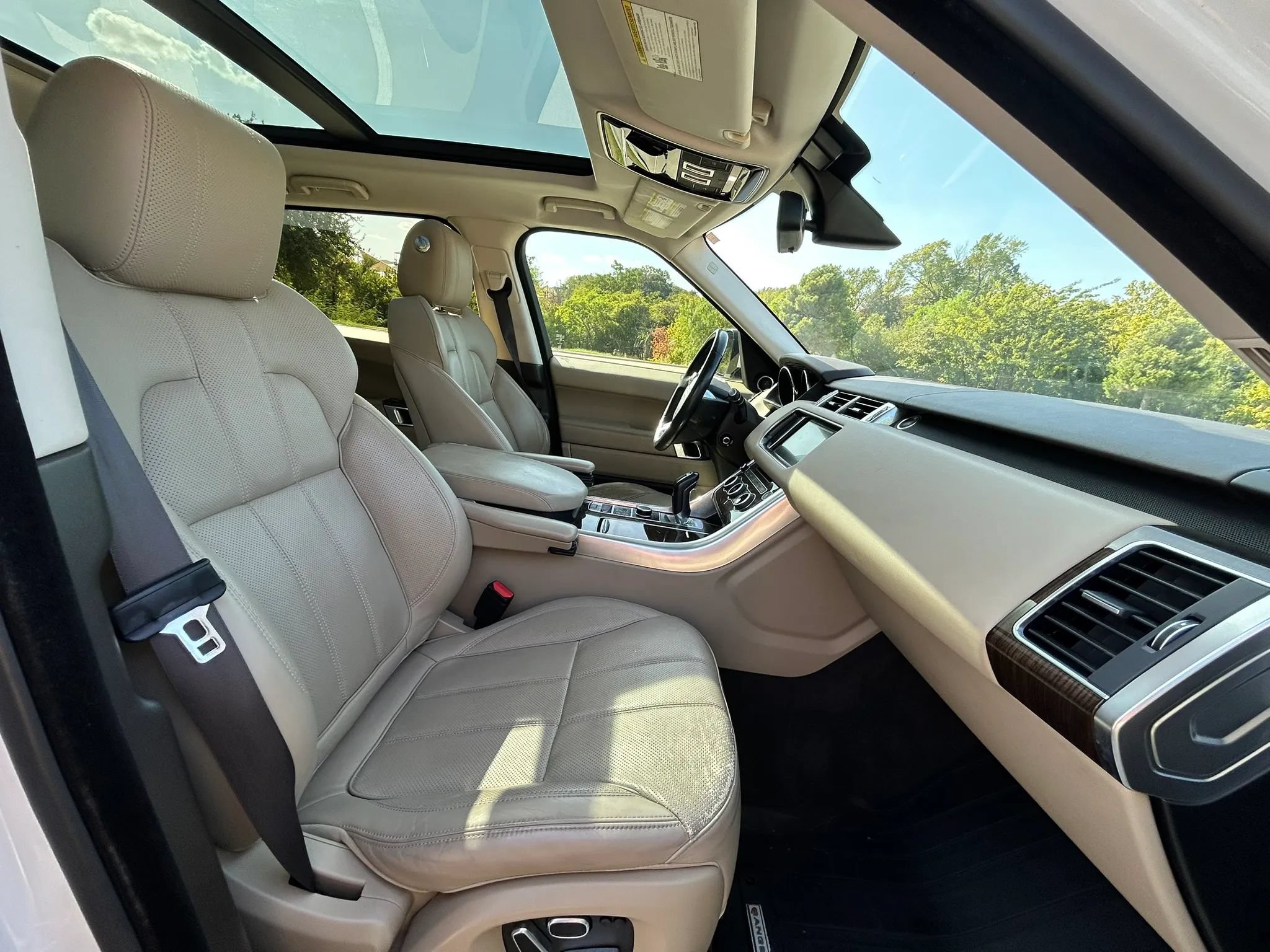 Used 2015 Land Rover Range Rover Sport HSE AWD/4WD image 16