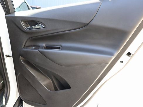 Used 2018 Chevrolet Equinox LT w/ Sun & Infotainment Package image 11