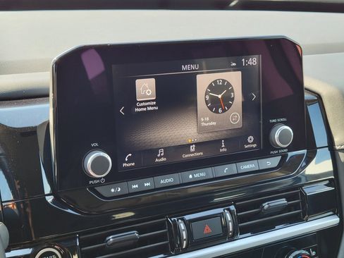 Used 2024 Nissan Pathfinder SV image 13