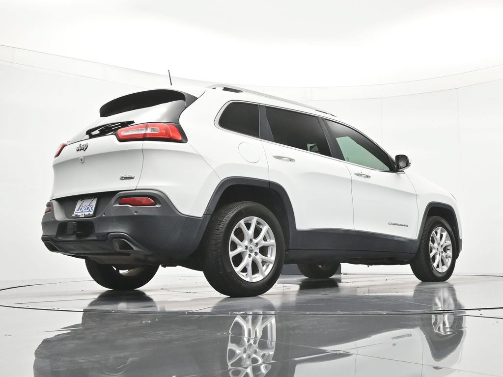 Used 2016 Jeep Cherokee Latitude FWD image 41