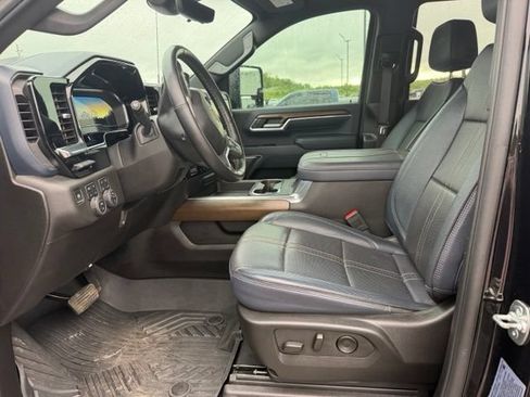 Used 2025 Chevrolet Silverado 3500 High Country w/ High Country Premium Package AWD/4WD image 5