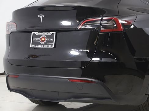 Used 2025 Tesla Model Y Long Range image 41