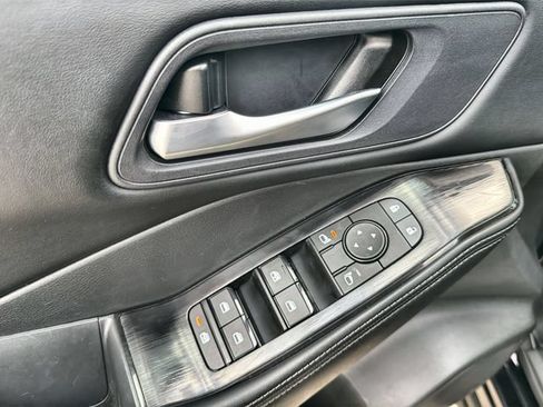 Used 2025 Nissan Rogue SV FWD image 22