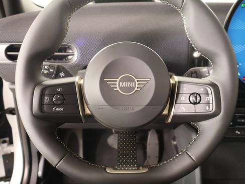 New 2026 MINI Cooper 4-Door Hardtop FWD image 3