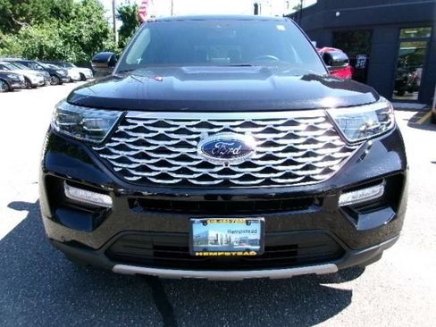Certified 2022 Ford Explorer Platinum w/ Equipment Group 601A AWD/4WD image 2
