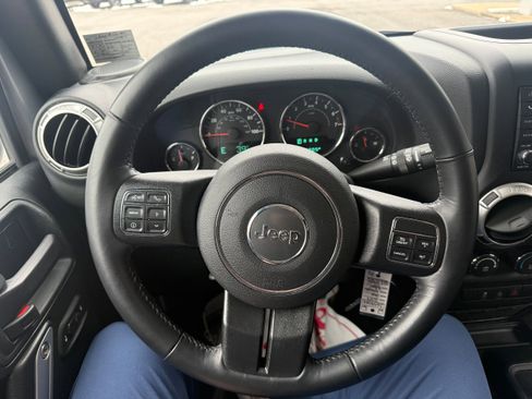 Certified 2017 Jeep Wrangler Unlimited Sahara w/ Connectivity Group image 15