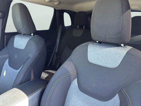 Used 2018 Jeep Cherokee Latitude FWD image 8