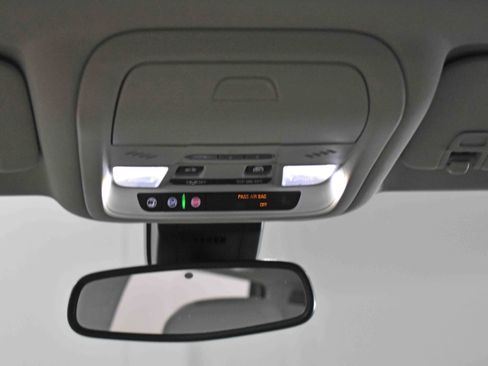 Used 2019 GMC Terrain Denali w/ Advanced Safety Package image 32