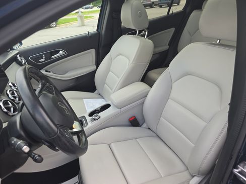 Used 2020 Mercedes-Benz GLA 250 4MATIC w/ Premium Package image 14