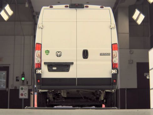 Used 2025 RAM ProMaster 2500 w/ Convenience Group FWD image 10