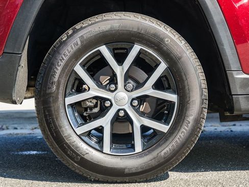 Used 2024 Jeep Grand Cherokee Limited image 19