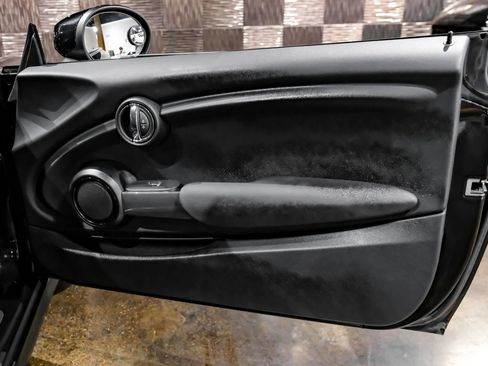 Used 2021 MINI Cooper 2-Door Hardtop FWD image 32