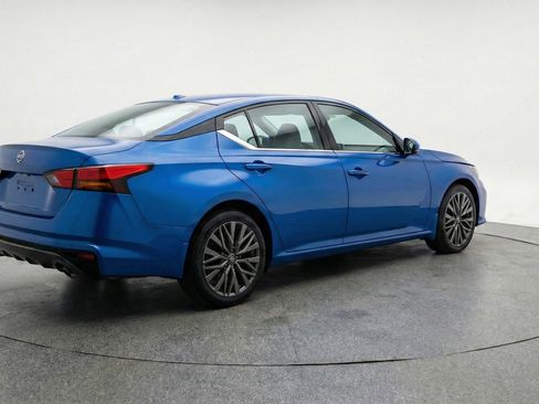 Used 2025 Nissan Altima 2.5 SV image 9