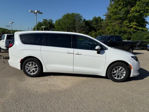 Used 2023 Chrysler Voyager LX FWD image 34