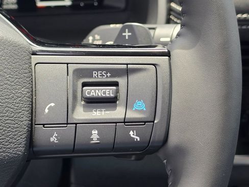 Used 2025 Nissan Rogue SL w/ Tech Package AWD/4WD image 18