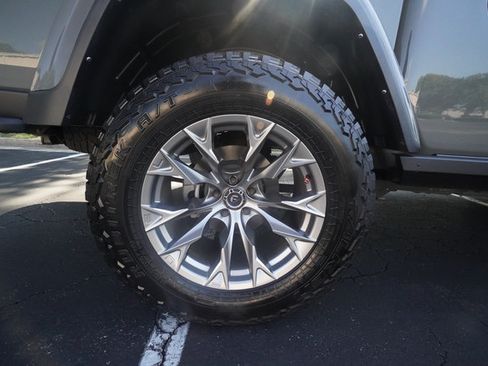 Used 2023 Jeep Gladiator Rubicon w/ LED Lighting Group AWD/4WD image 32