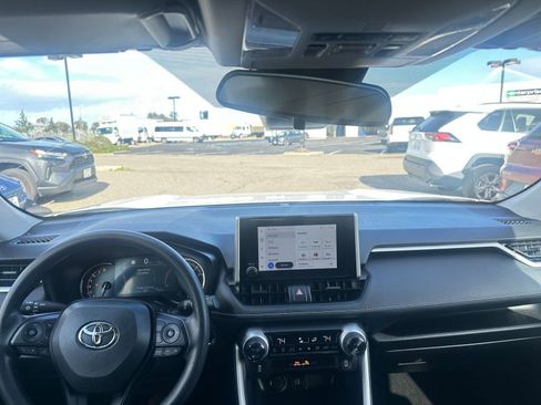 Used 2025 Toyota RAV4 XLE image 33