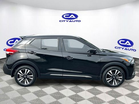 Used 2020 Nissan Kicks SR FWD image 2