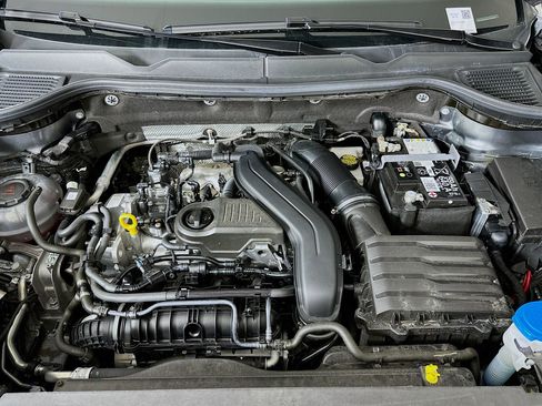 Used 2024 Volkswagen Taos SE image 31