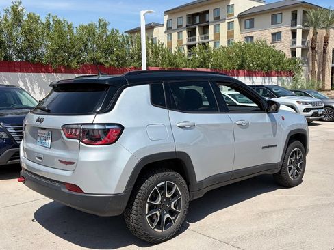 Used 2025 Jeep Compass Trailhawk AWD/4WD image 2